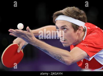 Der englische Liam Pitchford war während seines Spiels gegen den nigerianischen Quadri Aruna im Bronze Medal Match der Männer gegen Nigeria am fünften Tag der Commonwealth Games 2022 in Birmingham im Einsatz. Bilddatum: Dienstag, 2. August 2022. Stockfoto