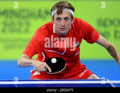 Der englische Liam Pitchford war während seines Spiels gegen den nigerianischen Quadri Aruna im Bronze Medal Match der Männer gegen Nigeria am fünften Tag der Commonwealth Games 2022 in Birmingham im Einsatz. Bilddatum: Dienstag, 2. August 2022. Stockfoto