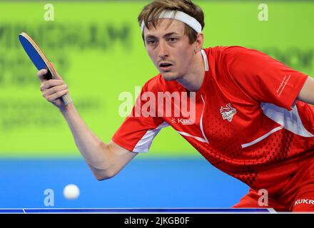 Der englische Liam Pitchford war während seines Spiels gegen den nigerianischen Quadri Aruna im Bronze Medal Match der Männer gegen Nigeria am fünften Tag der Commonwealth Games 2022 in Birmingham im Einsatz. Bilddatum: Dienstag, 2. August 2022. Stockfoto