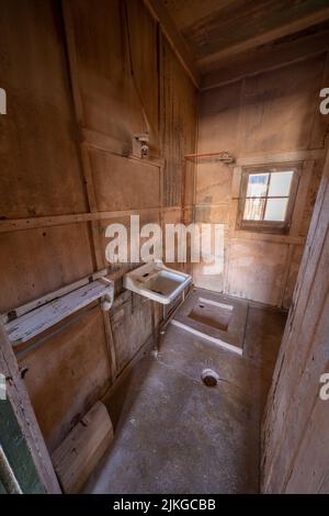 Typisches Mitarbeiterhaus in der ehemaligen Salpeterstadt Humberstone, Chile. Jetzt eine Geisterstadt und ein Museum. Stockfoto