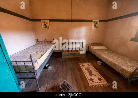 Typisches Mitarbeiterhaus in der ehemaligen Salpeterstadt Humberstone, Chile. Jetzt eine Geisterstadt und ein Museum. Stockfoto