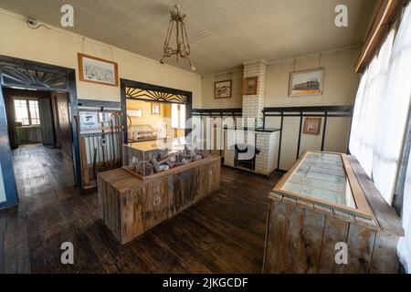 Wohnung des Werkleiters in der ehemaligen Salpeterfirma Humberstone, Chile. Jetzt eine Geisterstadt und ein Museum. Stockfoto