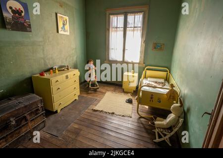 Wohnung des Werkleiters in der ehemaligen Salpeterfirma Humberstone, Chile. Jetzt eine Geisterstadt und ein Museum. Stockfoto