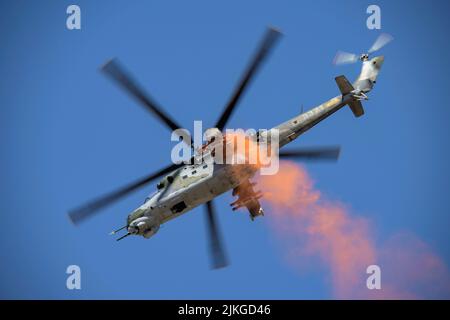 Tschechische Luftwaffe Mil Mi24 Hind Gunship/Attack Hubschrauber beim Royal International Air Tattoo Stockfoto