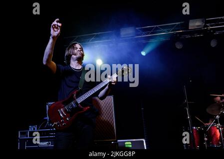 Reef, Live hochauflösende Bilder der legendären Indie-Rockband von Glastonbury, die live auf Tour 2022 spielt, für die Shoot Me Your Ace Album Tour. Stockfoto