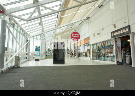 Inneneinrichtung des Einkaufszentrums zu Schließzeiten Stockfoto