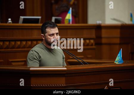 KIEW, UKRAINE - 03. Mai 2022 - der Präsident der Ukraine Wolodymyr Zelenskyy in der Werchowna Rada (Oberster Rat der Ukraine), Kiew, Ukraine. Im Stockfoto