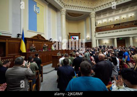 KIEW, UKRAINE - 03. Mai 2022 - der Präsident der Ukraine Wolodymyr Zelenskyy in der Werchowna Rada (Oberster Rat der Ukraine), Kiew, Ukraine. Im Stockfoto