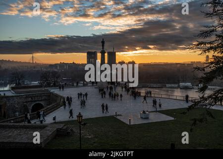 Festung Belgrad, Kalemegdan, Serbien. Blick auf den Sonnenuntergang mit der Victor-Statue Stockfoto