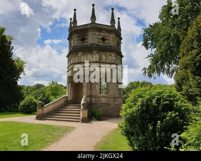 Blick auf den alten Octagon Tower in Studley Royal, Ripon, North Yorkshire Stockfoto