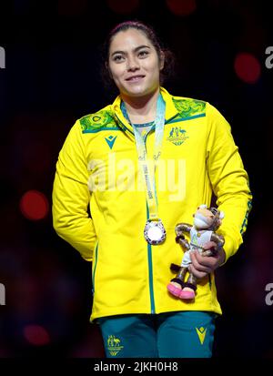 Der australische Georgia Godwin mit der Silbermedaille, nachdem er am fünften Tag der Commonwealth Games 2022 in Birmingham beim Women's Balance Beam Final in der Arena Birmingham den 2.. Platz belegt hatte. Bilddatum: Dienstag, 2. August 2022. Stockfoto