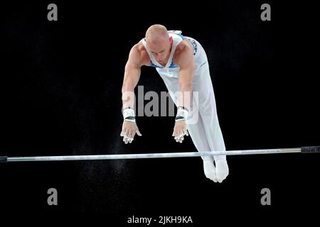 Der schottische Hamish Carter beim Men's Horizontal Bar Finale in der Arena Birmingham am fünften Tag der Commonwealth Games 2022 in Birmingham. Bilddatum: Dienstag, 2. August 2022. Stockfoto