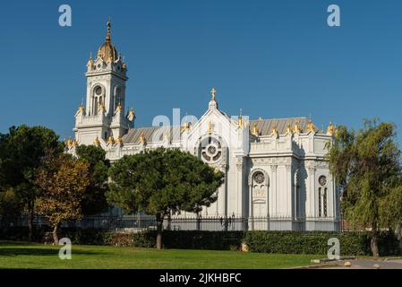 Istanbul, Türkei. Oktober 14th 2021 die bulgarische, St.-Stephans- oder Eisenkirche am Ufer des Goldenen Horns im Stadtteil Balat in Istanbul, T Stockfoto