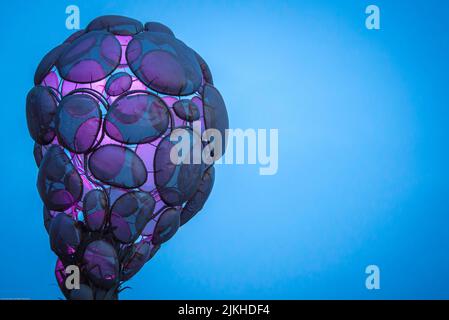 The Distillery Historic District Licht vor blauem Hintergrund, Toronto, Kanada Stockfoto