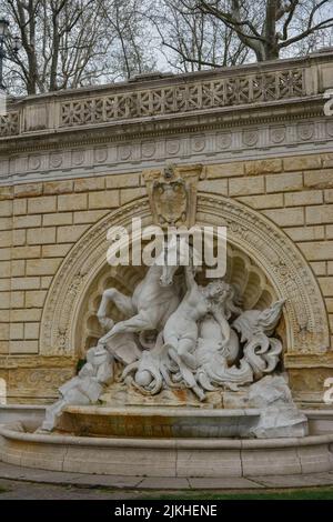 Die Fontana della Ninfa e del Cavallo Marino - der Brunnen der Nymphe und Seepferde Marmorskulptur Bologna, Italien, vertikal Stockfoto