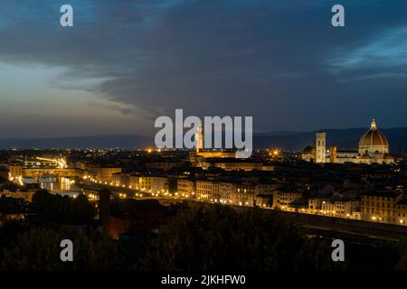Skyline von Florenz während einer Sommernacht (2022. Juli) Stockfoto