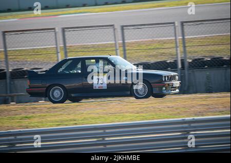 Barcelona, Spanien; 20. Dezember 2021: BMW E30 M3 Rennwagen auf der Strecke von Montmelo Stockfoto