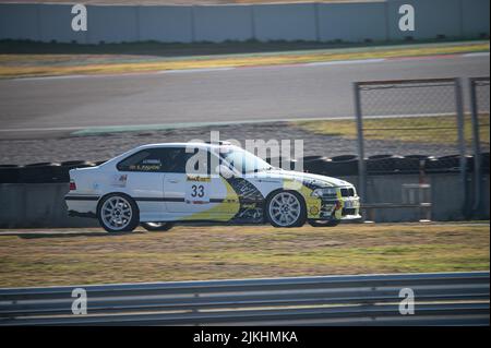 Barcelona, Spanien; 20. Dezember 2021: BMW E36 M3 Rennwagen auf der Strecke von Montmelo Stockfoto