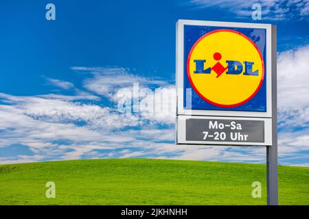 Firmenzeichen und Logo des Discounters Lidl Stockfoto