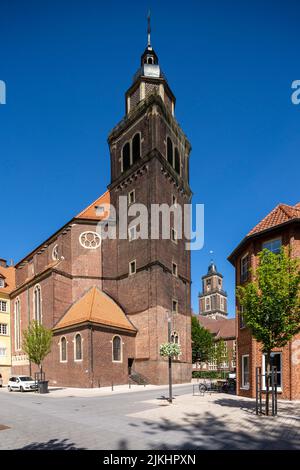 Deutschland, Coesfeld, Berkel, Baumberge, Münsterland, Westfalen, Nordrhein-Westfalen, evangelische Pfarrkirche, ehemals Jesuitenkirche St. Ignatius des Kollegs, Schulkirche, Gymnasium Nepomucenum, hinter der katholischen Pfarrkirche St. Lamberti Stockfoto