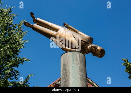 Deutschland, Coesfeld, Berkel, Baumberge, Münsterland, Westfalen, Nordrhein-Westfalen, Kunstverein Münsterland, Museum, Skulptur 'Lebenskuenstler' von Jörg Heydemann Stockfoto