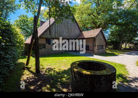 Deutschland, Coesfeld, Coesfeld-Flamschen, Berkel, Baumberge, Münsterland, Westfalen, Nordrhein-Westfalen, Anna Katharina Emmerick Haus, Bauernhaus, Brunnen, Geburtsort der Mystikerin Anna Katharina Emmerick Stockfoto