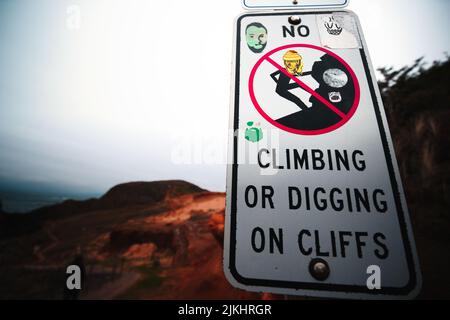 Ein Schild auf den Klippen des Seal Rock State Park in Oregon, USA Stockfoto