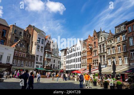 Ein Stadtbild der historischen flämischen Gebäudefassaden in Antwerpen, Belgien Stockfoto