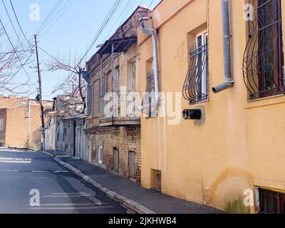 Die Häuser in einer alten Straße im armenischen Bezirk Tiflis, Georgien Stockfoto