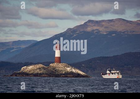 Eine schöne Aussicht auf den Leuchtturm Les Eclaireurs in Ushuaia im Beagle Chanel, Argentinien Stockfoto