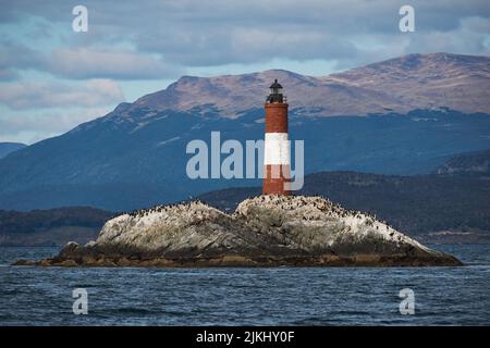 Eine schöne Aussicht auf den Leuchtturm Les Eclaireurs in Ushuaia im Beagle Chanel, Argentinien Stockfoto