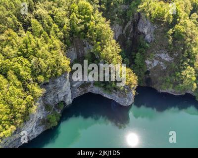 Italien, Venetien, Provinz Belluno, Gemeinde Arsiè, Rocca. Blick auf den Corlo See Stockfoto