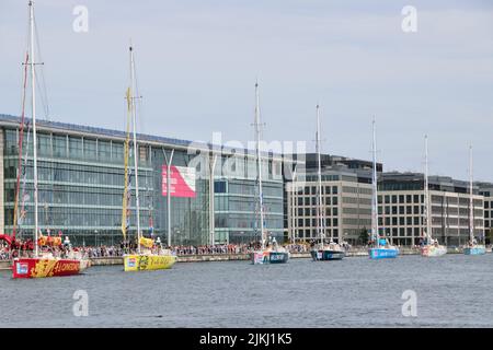 Das Covid Pandemie verzögerte das Finale des Clipper Race 19-20 in den Londoner Royal Docks am 30.. Juli 2022 mit der Siegeryacht CV30 Qingdao Stockfoto