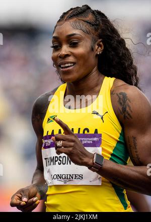 Birmingham, Großbritannien. Birmingham, Großbritannien. 2.. August 2022; Alexander Stadium, Birmingham, Midlands, England: Tag 5 der Commonwealth Games 2022: Elaine Thompson-Herah (JAM) nach dem Gewinn der ersten Runde in der Women's 100m Credit: Action Plus Sports Images/Alamy Live News Credit: Action Plus Sports Images/Alamy Live News Stockfoto