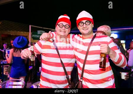 Kapstadt, Südafrika - 20. April 2016: Verschiedene Menschen haben Spaß bei einer Indoor-Party Stockfoto