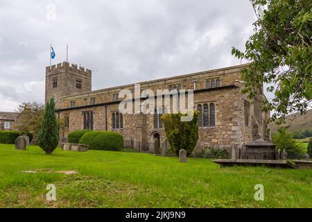 Dent, Cumbria, England, Großbritannien - 12. August 2018: Blick auf die St. Andrew Church. Die Kirche enthält normannische Architektur. Stockfoto