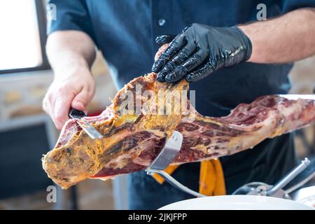 Ein serrano-Schinkenschneider bei einer Veranstaltung Stockfoto