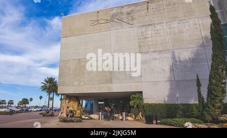 St. Petersburg, Florida 14. Januar 2021: Das Salvador Dali Museum ist bekannt für seine wunderschöne Architektur und die Heimat der Werke der spanischen Surr Stockfoto