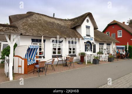 Frisian Cafe in Nebel, Nebel, Amrum, Nordfriesland, Nordsee, Nordfriesische Inseln, Nationalpark Wattenmeer, Nationalpark Schleswig-Holsteinisches Wattenmeer, Schleswig-Holstein, Deutschland Stockfoto