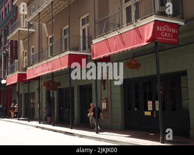 Der Red Fish Grill in der Bourbon Street im französischen Viertel von New Orleans Stockfoto