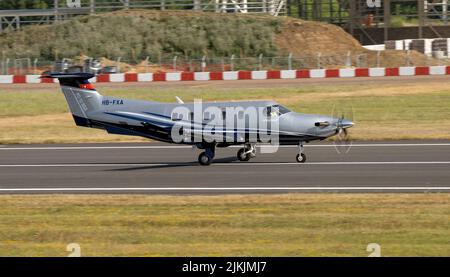 Ziviler Pilatus, Pilatus PC-12 beim Verlassen des Royal International Air-Tattoos Stockfoto