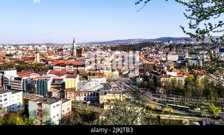 Eine Luftaufnahme der schönen Stadt Cluj-Napoca in Rumänien Stockfoto