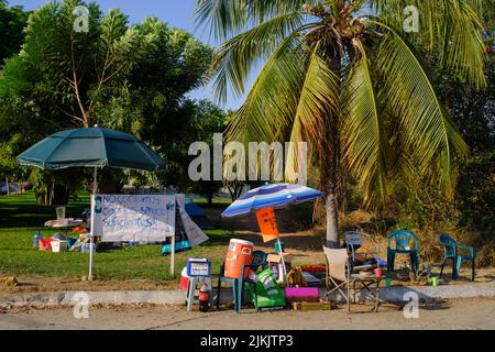 Eine Demonstration gegen das Mega-Projekt am Strand. Rette die Natur, rette den Strand Stockfoto