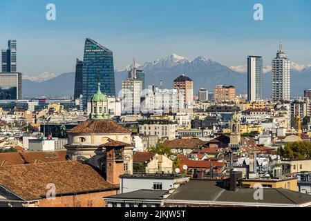 Panoramablick auf die Mailänder Wolkenkratzer im Finanzviertel in der Nähe des Bahnhofs Porta Garibaldi, Italien Stockfoto