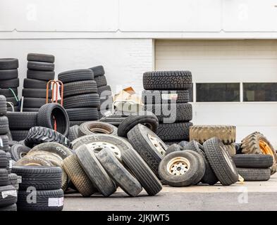 Haufen Autoreifen Stockfoto