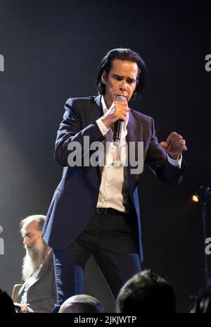 Die Sänger Nick Cave und Warren Ellis leben im Paramount Theater in Oakland Stockfoto