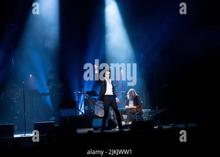 Die Sänger Nick Cave und Warren Ellis leben im Paramount Theater in Oakland Stockfoto