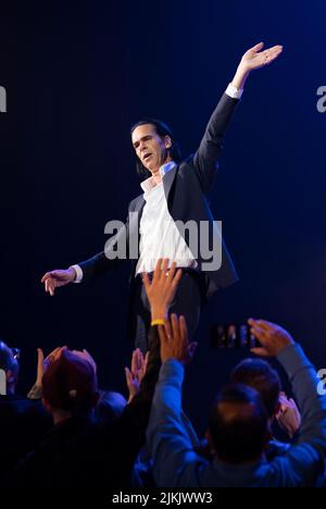 Die Sänger Nick Cave und Warren Ellis leben im Paramount Theater in Oakland Stockfoto