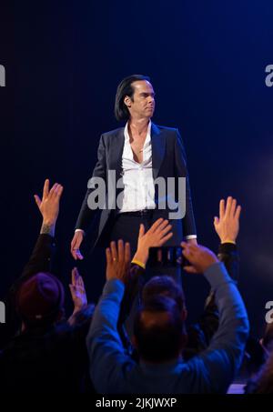 Die Sänger Nick Cave und Warren Ellis leben im Paramount Theater in Oakland Stockfoto