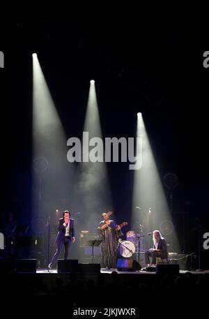 Die Sänger Nick Cave und Warren Ellis leben im Paramount Theater in Oakland Stockfoto